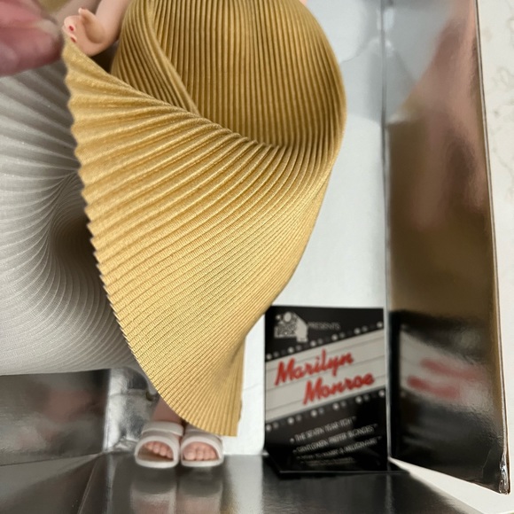 VTG 20th Century Fox Marilyn Monroe Doll - Theres No Business Like Show Business - Picture 8 of 9